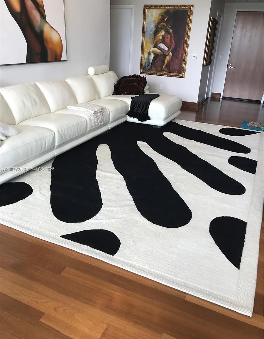 Oceania V Condo — Photo 2
