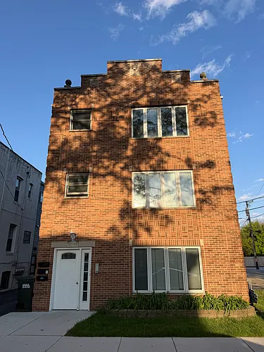 2833 N Auxplaines Ave #3 Photo 1
