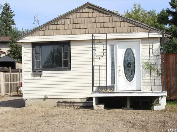 928 Fairford Street E, Moose Jaw, SK S6H 0G4