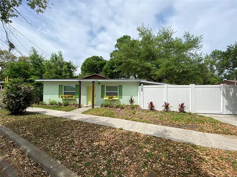 1709 Fairview Shores Dr — Photo 1