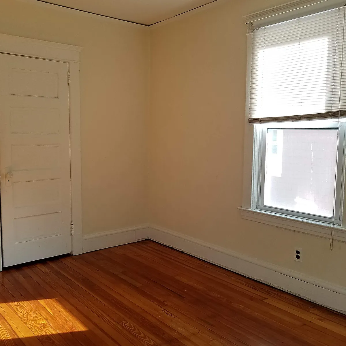Building Photo - 123 Johnson St #2