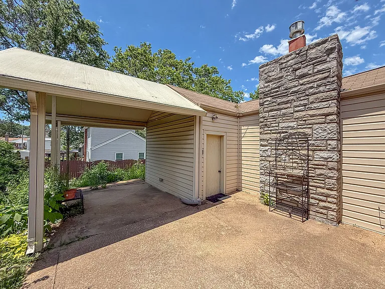 9046 Southview Ln — Photo 23