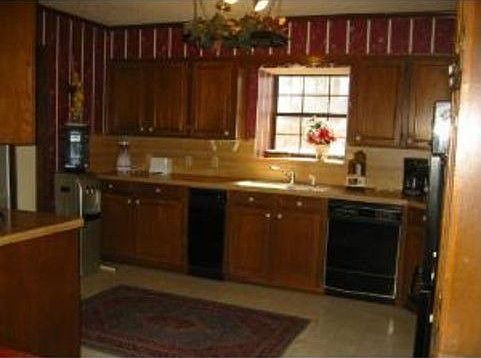 4th image of 713 Cobblestone Dr