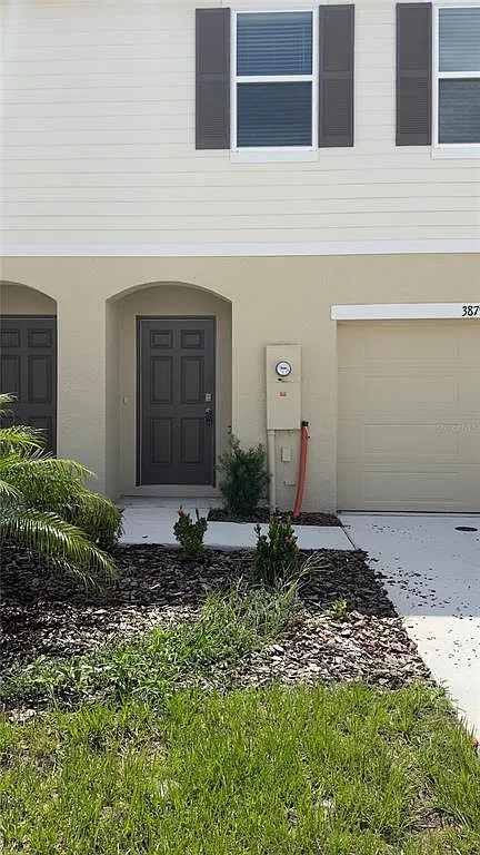 3 bed, 2.5 bath, 1652 sqft, $1,950 — Photo 2