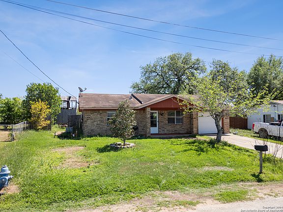 2nd image of 616 MIMOSA DR