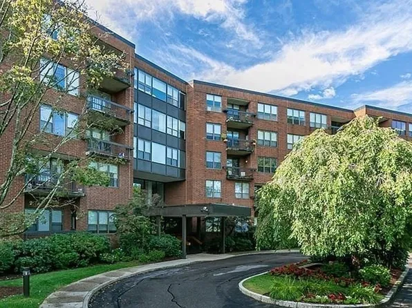 210 Nahanton St APT 406, Newton, MA 02459