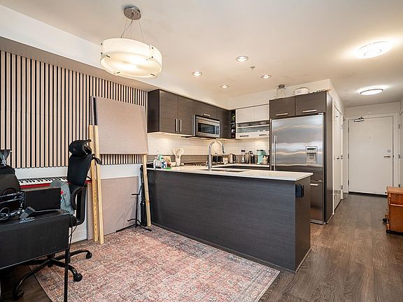 4th image of 2858 W 4th Ave #212