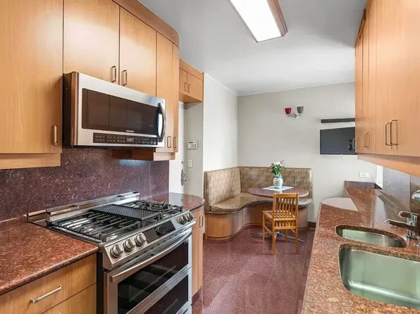 60 East End Avenue image 5 of 10