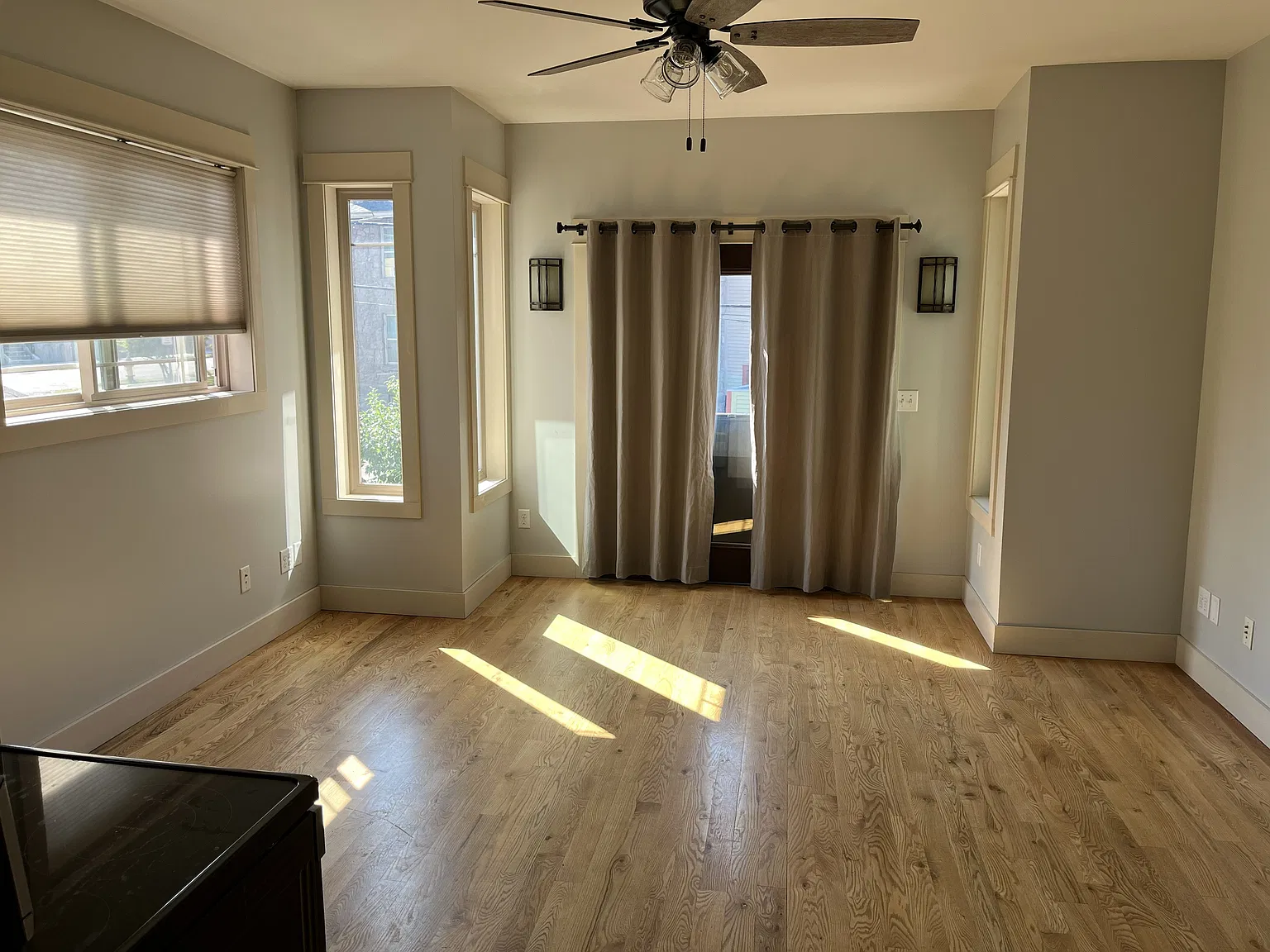 2 bed, 900 sqft, $1,800 — Photo 3