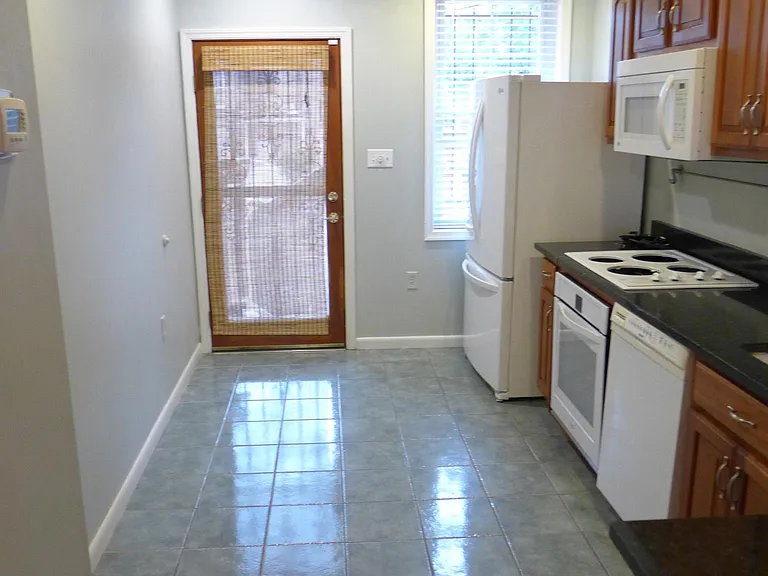 713 Portland St — Photo 4