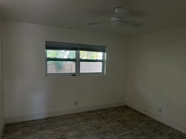 35 SW 6th St #2 — Photo 15