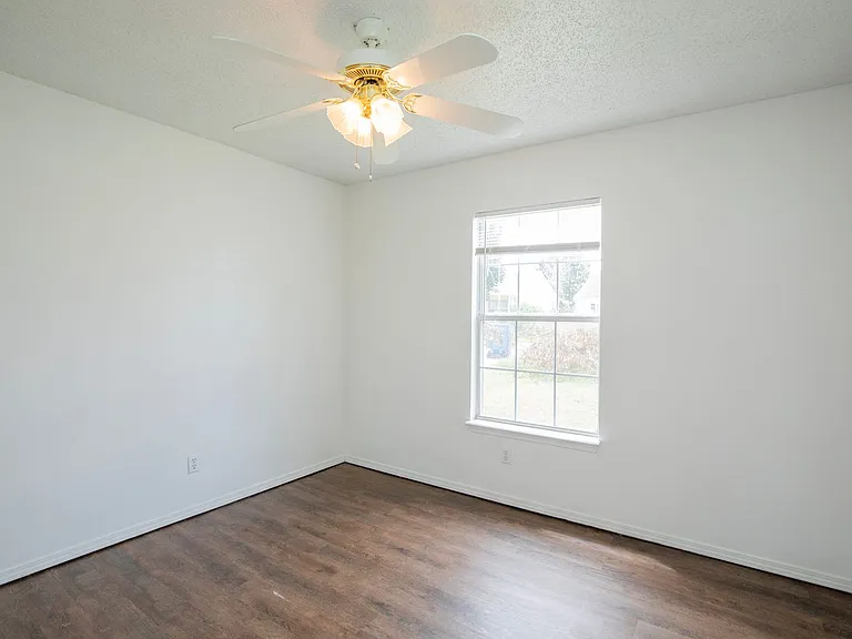 2509 Parkcrest Dr — Photo 9