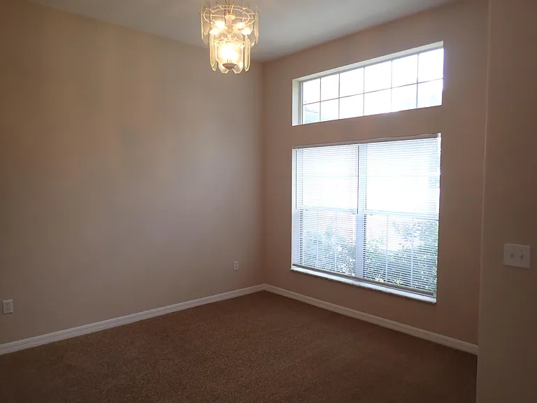 132 Berkshire Ln — Photo 4