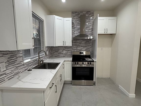 2nd image of 16033 Jersey St
