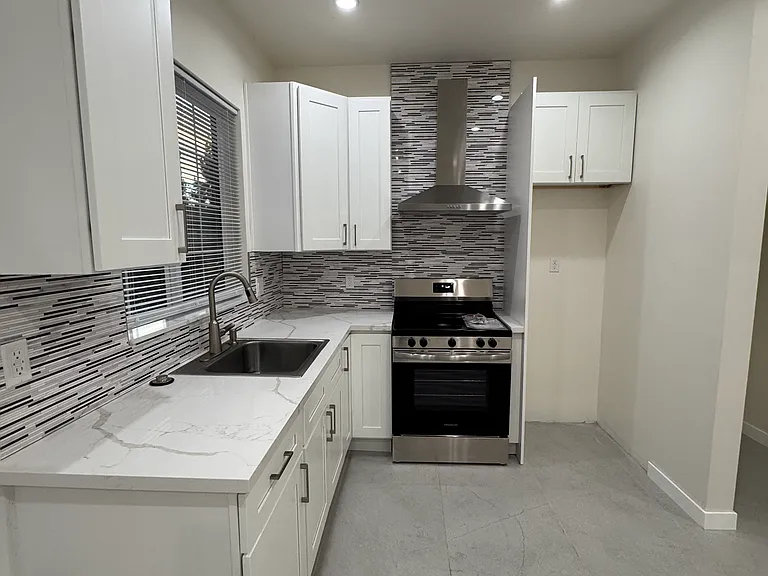 16033 Jersey St — Photo 2