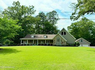 393 Lake Cherami Dr, Grenada, MS 38901