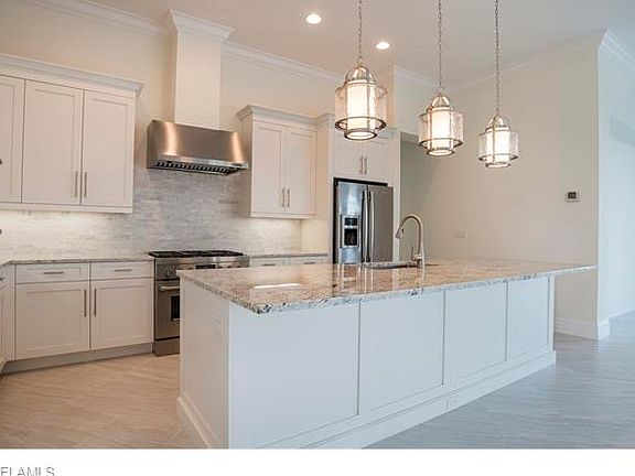 4th image of 1670 Begonia Ct