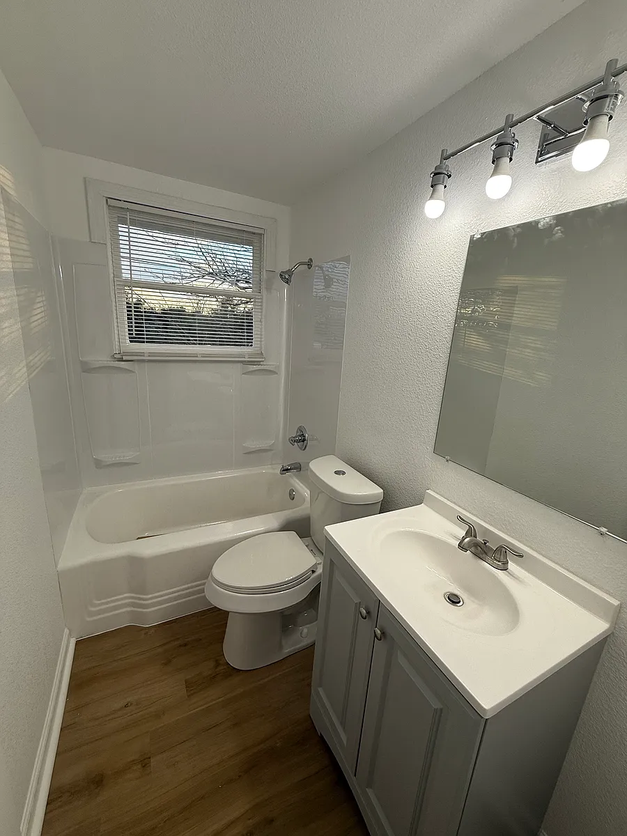 Building Photo - 717 S 11th St #4