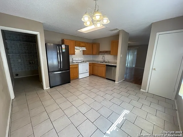 3 bed, 2.0 bath, 1518 sqft, $1,450 — Photo 4