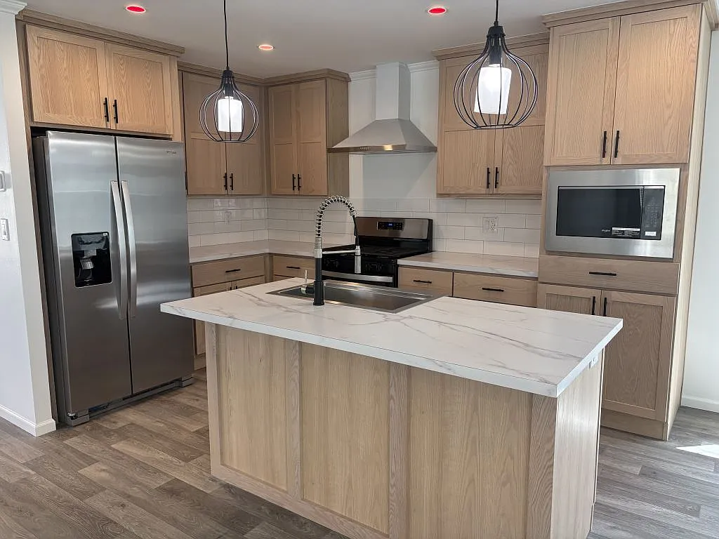 3 bed, 2.0 bath, 1460 sqft, $2,050 — Photo 2