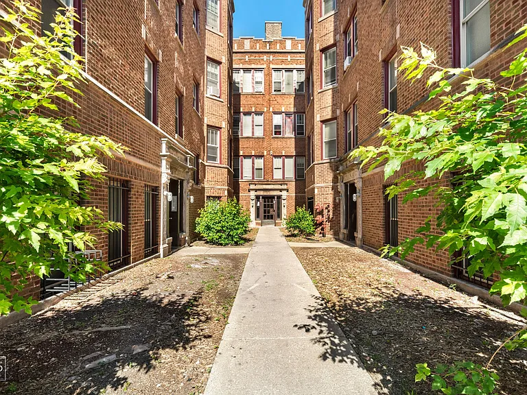 5952-58 W Superior St — Photo 21