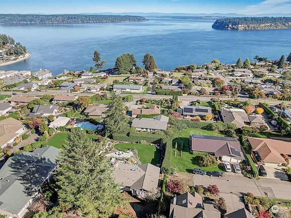 3rd image of 7018 Soundview Drive