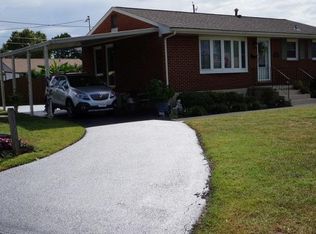 702 Fairhurst Dr, Roanoke, VA 24012