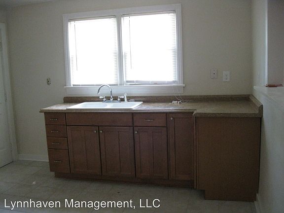 5th image of 9247 Buckman Ave
