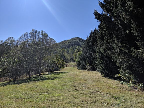 3rd image of 422 High Hills Ln