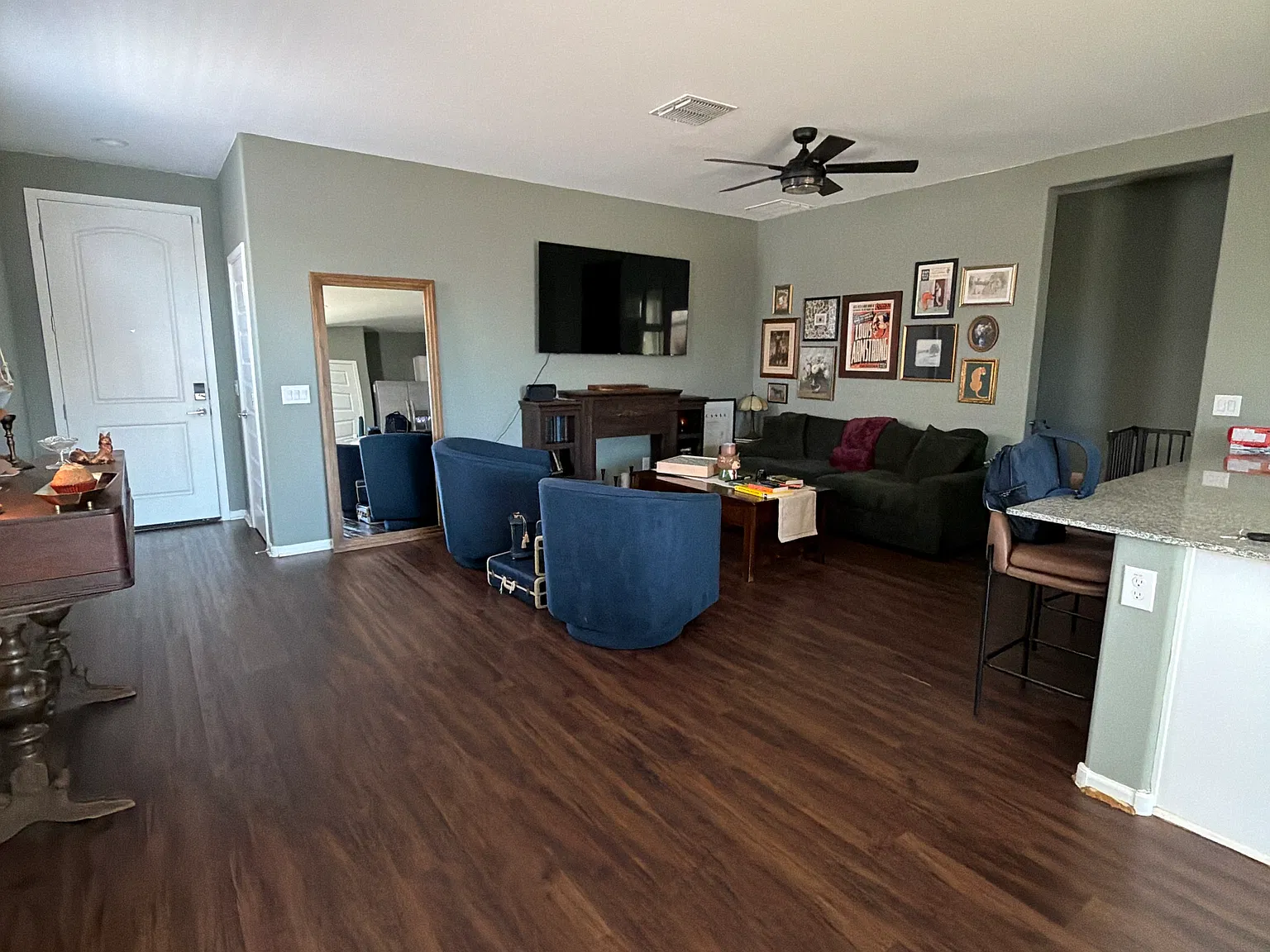 3 bed, 1232 sqft, $1,900 — Photo 3