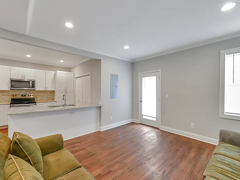 1378 Lakewood Ave SE — Photo 12