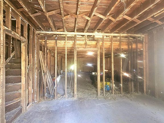 5th image of 308 N Taylor St