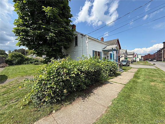 4th image of 936 Stark St