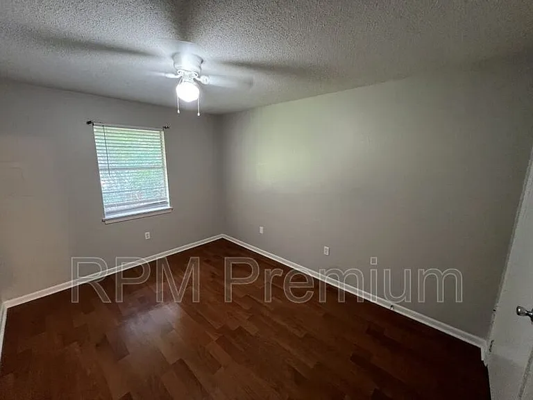 4133 Lee St #17 — Photo 10
