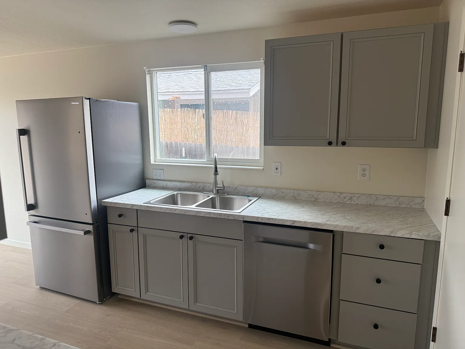 3 bed, 1256 sqft, $2,400 — Photo 2
