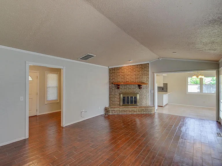 9800 Craford Ct — Photo 20