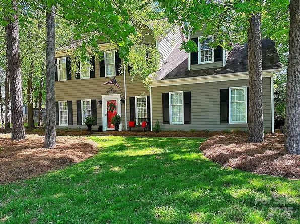 2600 Kirkholm Dr, Matthews, NC 28105