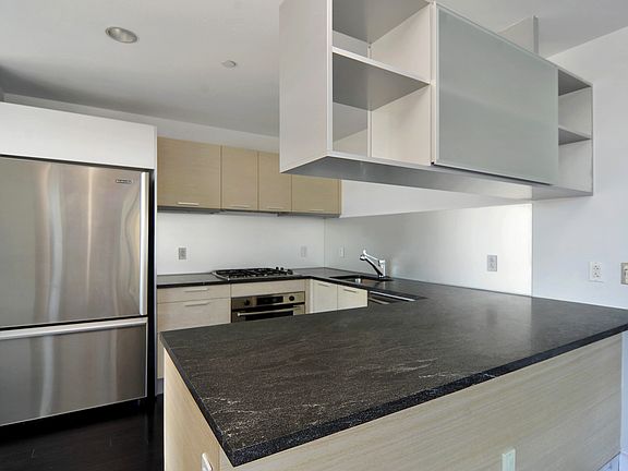 3rd image of 350 W 42nd St APT 31B