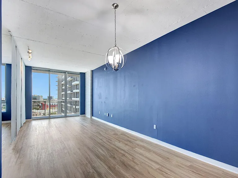 300 S Australian Ave — Photo 8