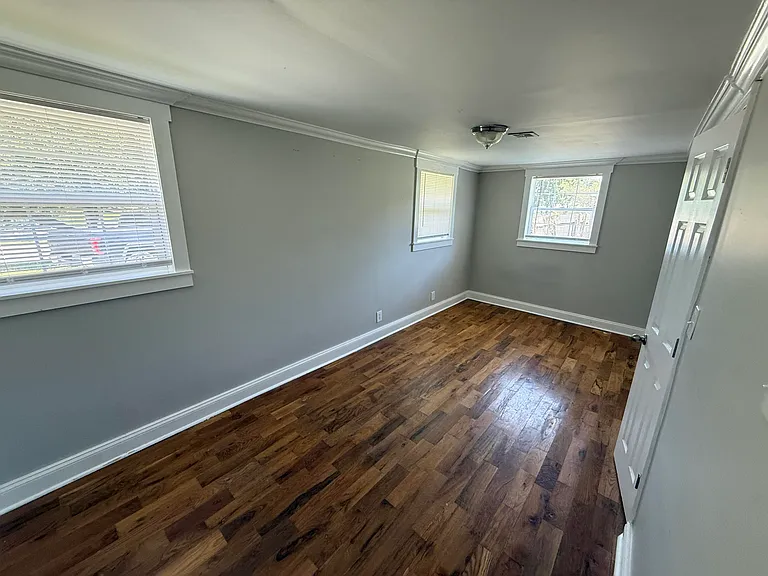 2360 Liberty Rd — Photo 7