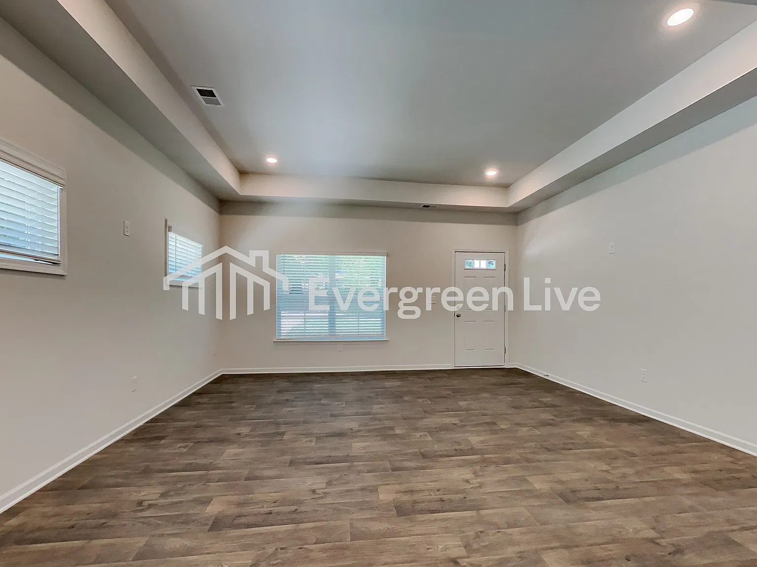 4 bed, 1.0 bath, 1167 sqft, $1,695 — Photo 2