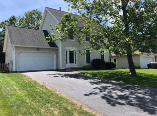 5771 Oatfield Dr, Farmington, NY 14425