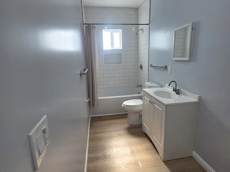 1715 W 64th St #1/4 — Photo 9