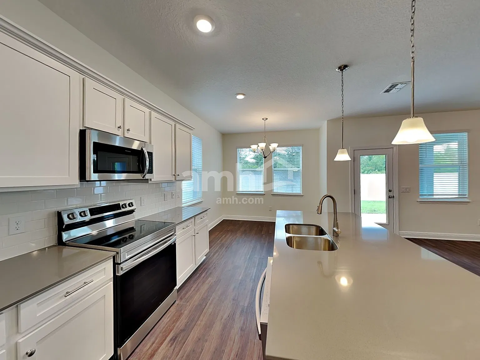 5 bed, 3.0 bath, 2525 sqft, $3,040 — Photo 3