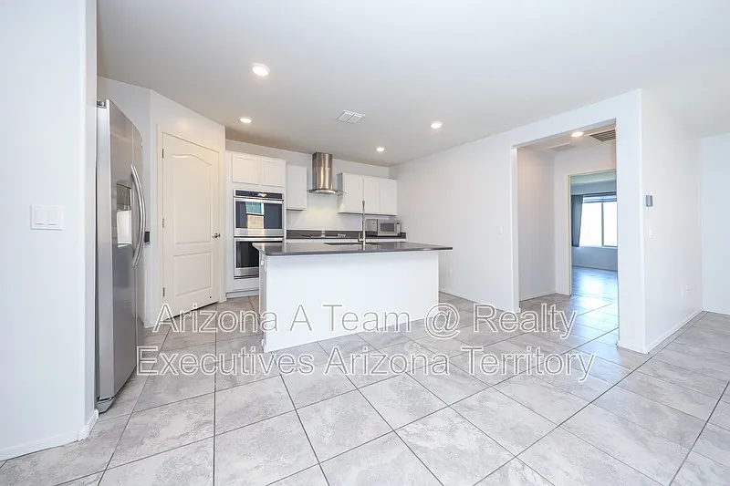 3 bed, 2.0 bath, 1465 sqft, $1,995 — Photo 4