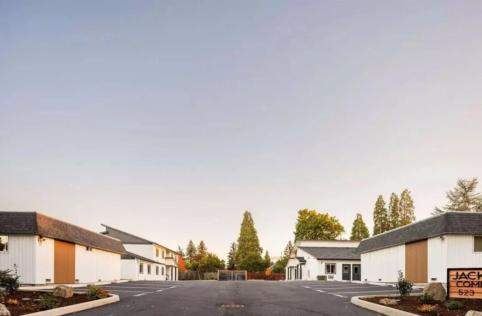 Jackson Commons — Photo 1