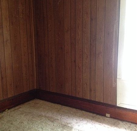 3rd image of 915 Davis Ave NW