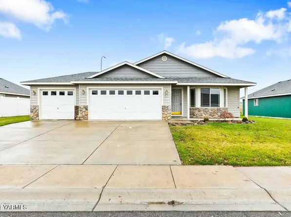 207 Nugget St, Moxee, WA 98936