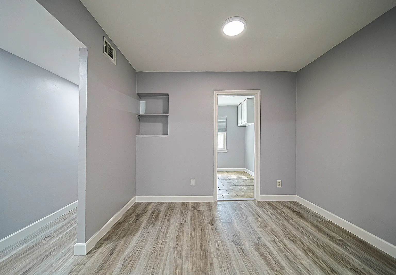 2 bed, 915 sqft, $2,500 — Photo 3