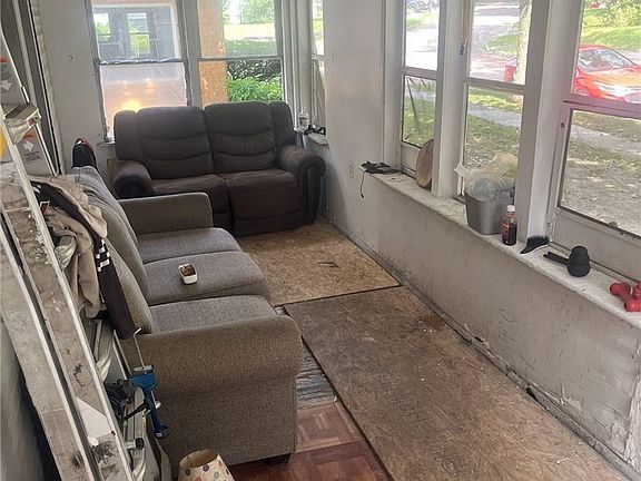 3rd image of 1264 Pondview Ave